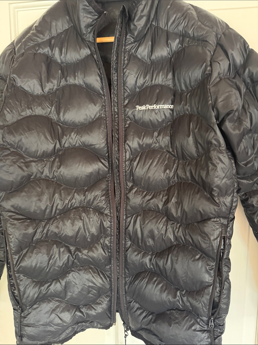 Peak Performance Helium Lightweight Jacket- Black - Picture 14 of 15